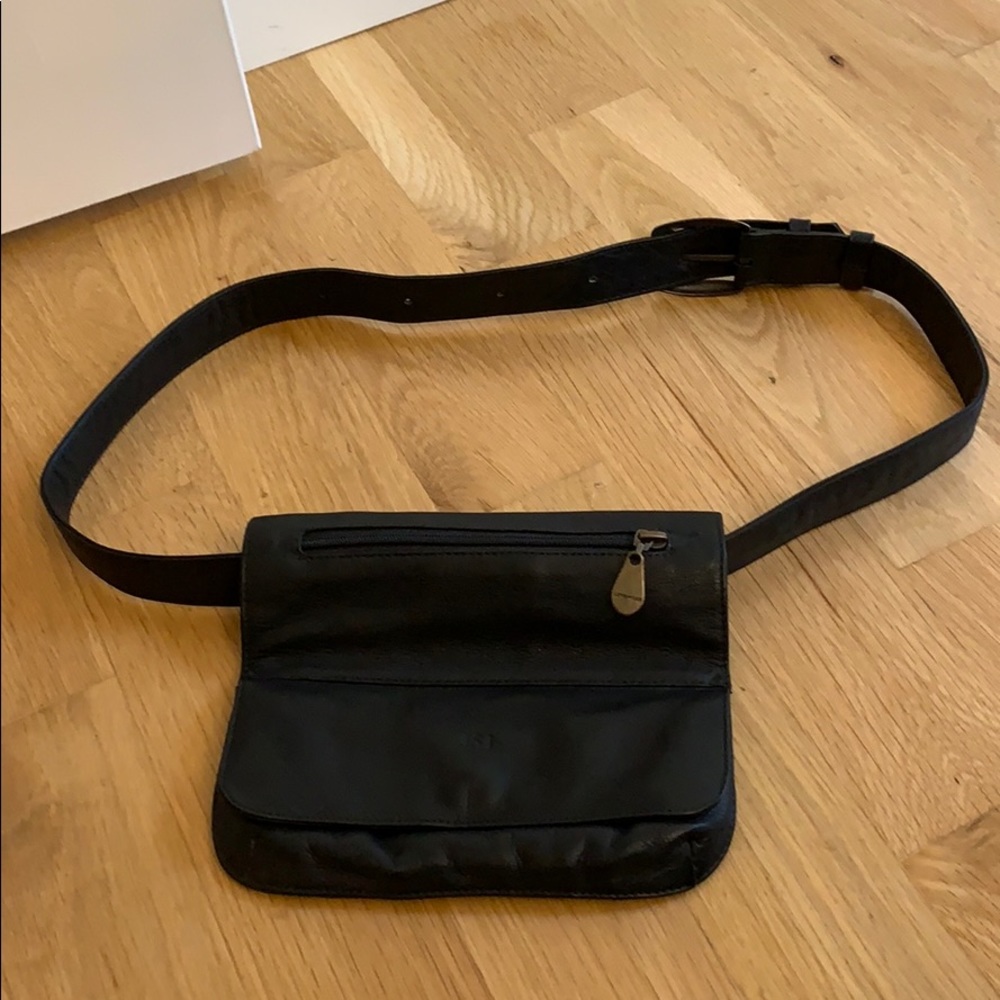 Levenger fee belt bag waist Fanny pack black